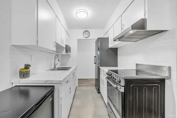 704 555 West 28th Street, North Vancouver For Sale - image 4