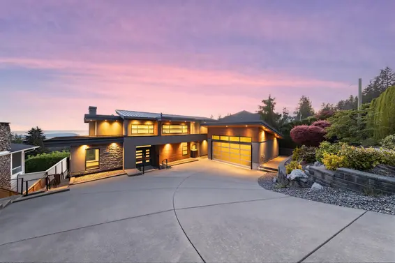 383 Newdale Street, North Vancouver