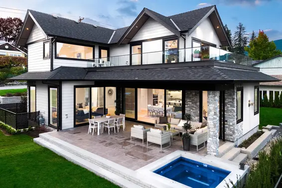 510 Roslyn Boulevard, North Vancouver