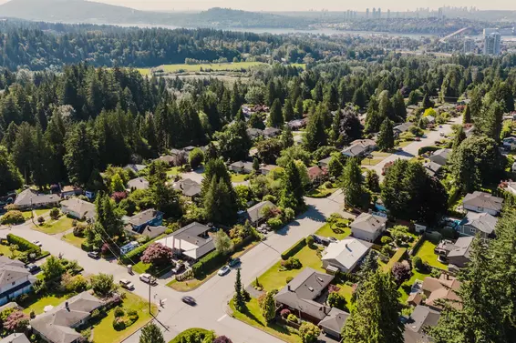 2302 Viewlynn Drive, North Vancouver For Sale - image 3