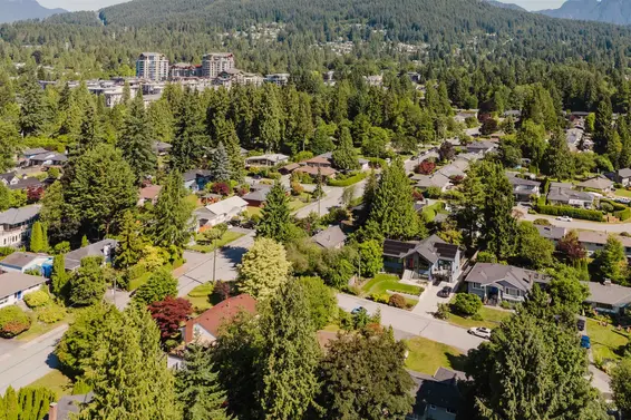 2302 Viewlynn Drive, North Vancouver For Sale - image 4