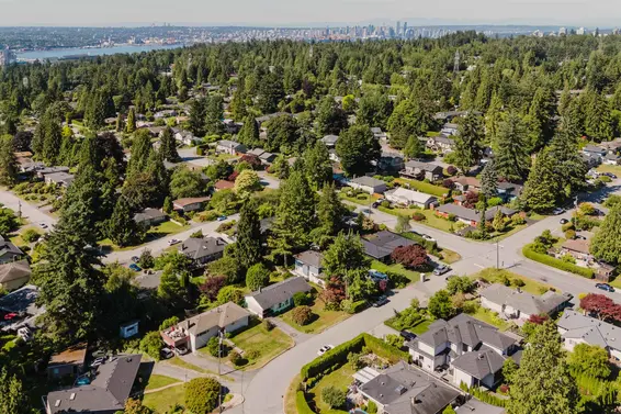 2302 Viewlynn Drive, North Vancouver For Sale - image 6