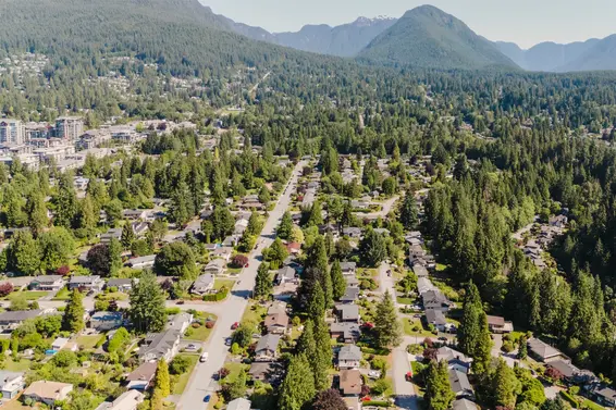 2302 Viewlynn Drive, North Vancouver For Sale - image 7