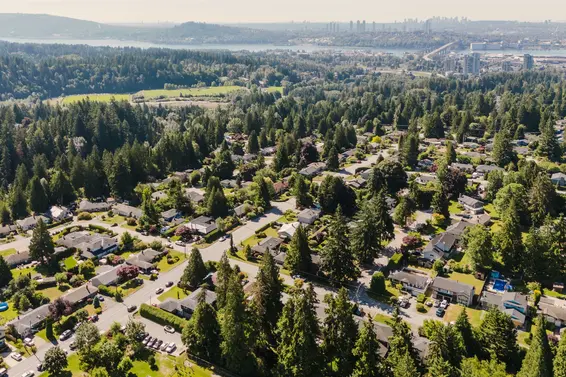 2302 Viewlynn Drive, North Vancouver For Sale - image 8