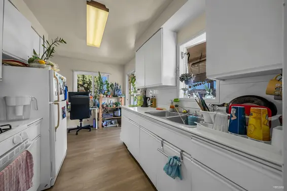 215 West 28th Street, North Vancouver For Sale - image 10