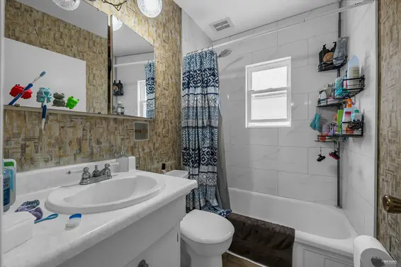 215 West 28th Street, North Vancouver For Sale - image 18