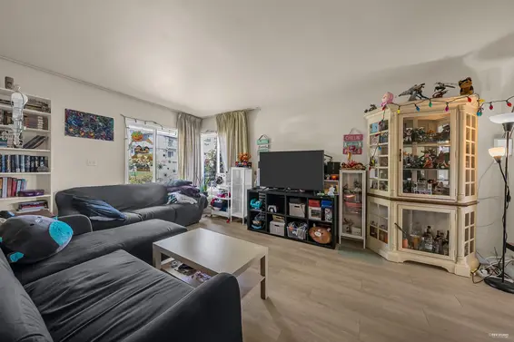 215 West 28th Street, North Vancouver For Sale - image 7