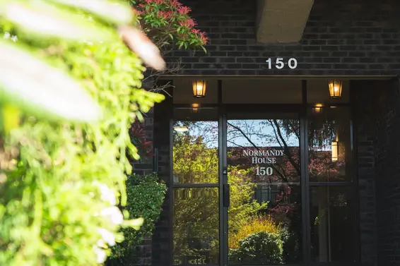 208 150 East 5th Street, North Vancouver