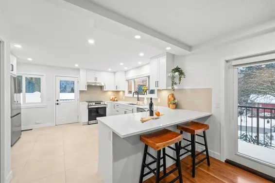 4593 Cliffmont Road, North Vancouver For Sale - image 10