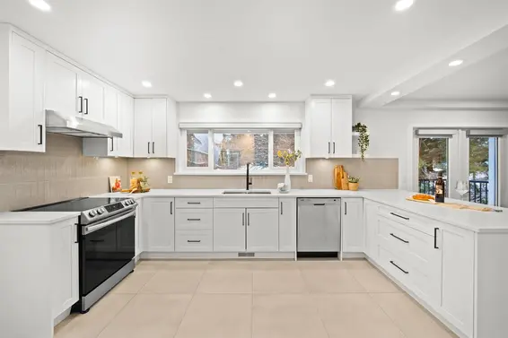 4593 Cliffmont Road, North Vancouver For Sale - image 11