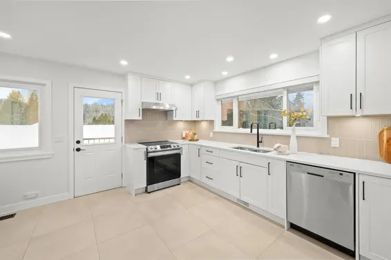 4593 Cliffmont Road, North Vancouver For Sale - image 12