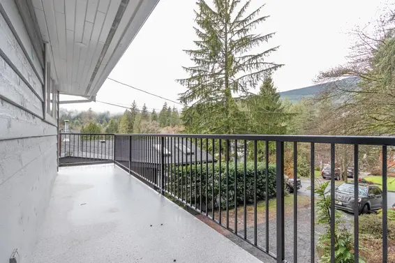 4593 Cliffmont Road, North Vancouver For Sale - image 3