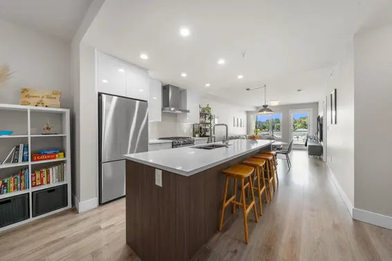 302 1496 Charlotte Road, North Vancouver