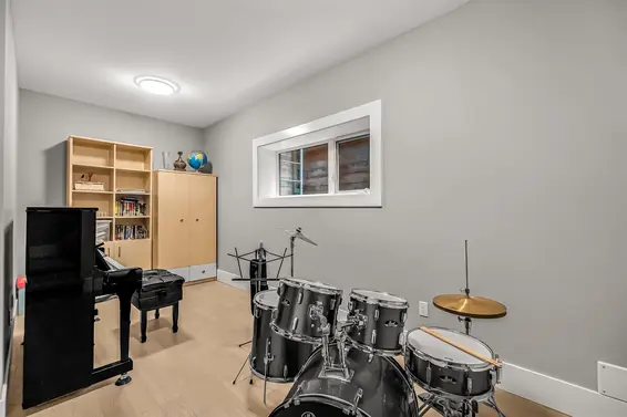 1033 Prospect Avenue, North Vancouver For Sale - image 37