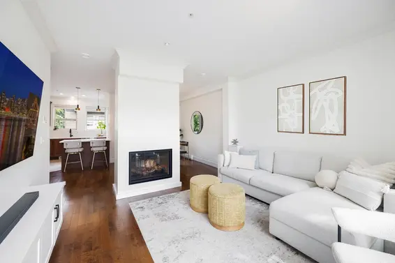 10 897 Premier Street, North Vancouver