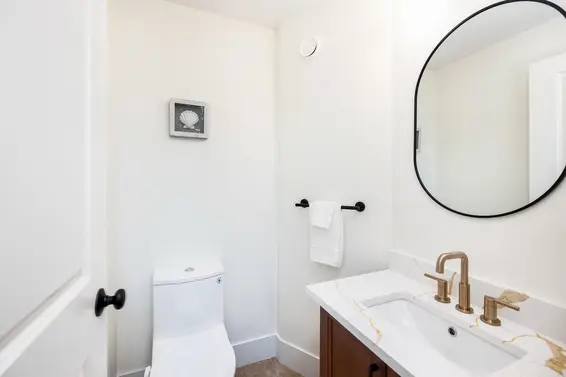 10 897 Premier Street, North Vancouver For Sale - image 14