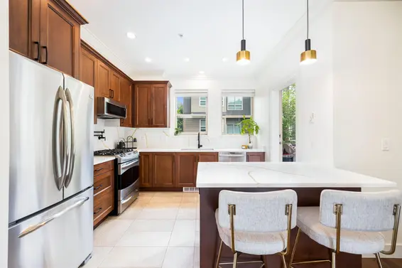 10 897 Premier Street, North Vancouver For Sale - image 3