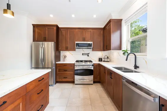 10 897 Premier Street, North Vancouver For Sale - image 5