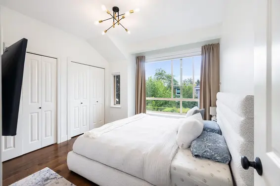 10 897 Premier Street, North Vancouver For Sale - image 9