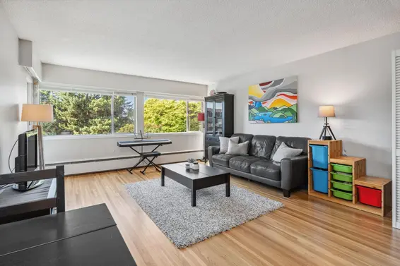 4 1450 Chesterfield Avenue, North Vancouver