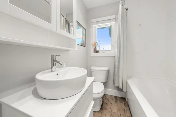 803 Calverhall Street, North Vancouver For Sale - image 14