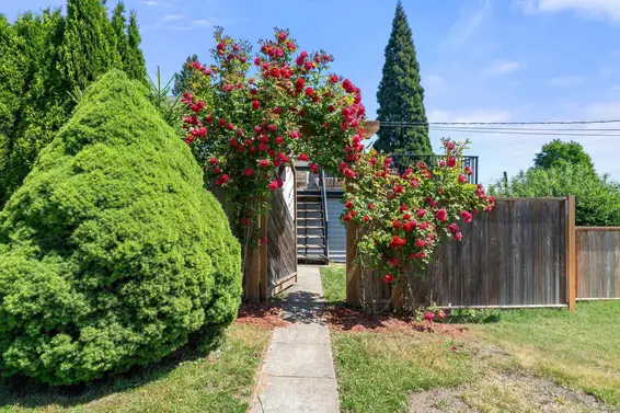 803 Calverhall Street, North Vancouver For Sale - image 34