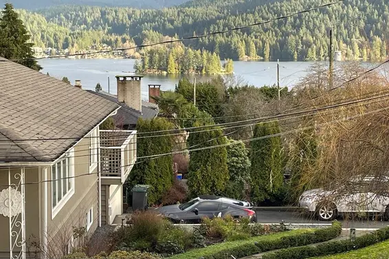 4218 Caddy Road, North Vancouver