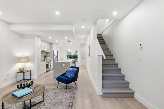 2 115 West Queens Road, North Vancouver For Sale - image 12