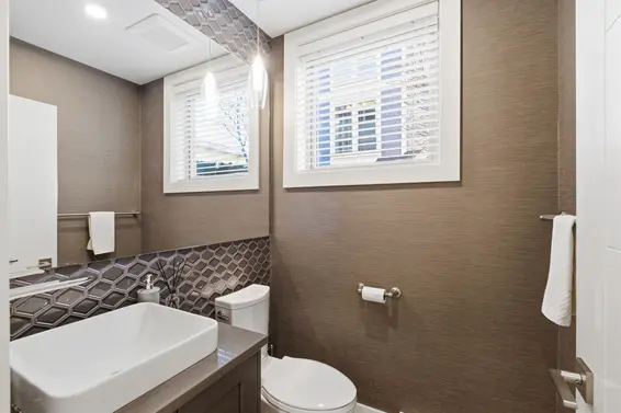 2 115 West Queens Road, North Vancouver For Sale - image 13