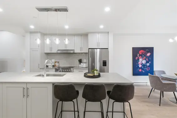 2 115 West Queens Road, North Vancouver For Sale - image 2