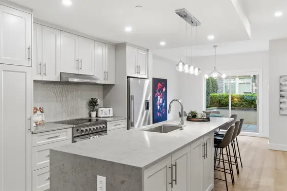 2 115 West Queens Road, North Vancouver For Sale - image 4