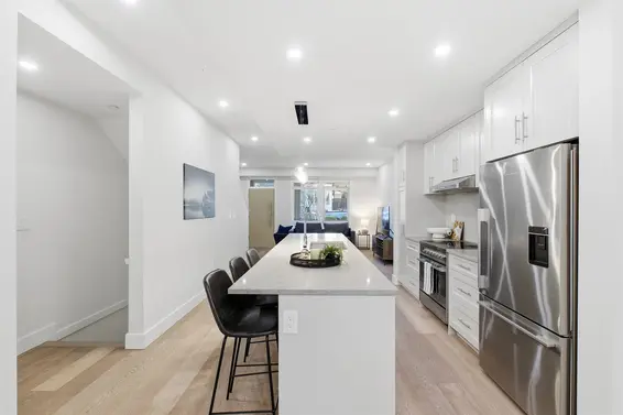 2 115 West Queens Road, North Vancouver For Sale - image 5