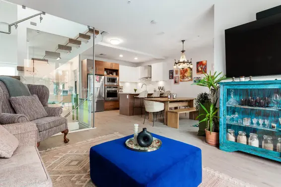 22 720 East 3Rd Street, North Vancouver