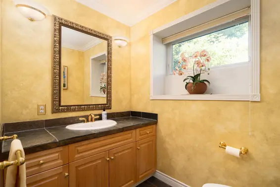 3897 Bayridge Avenue, West Vancouver For Sale - image 19