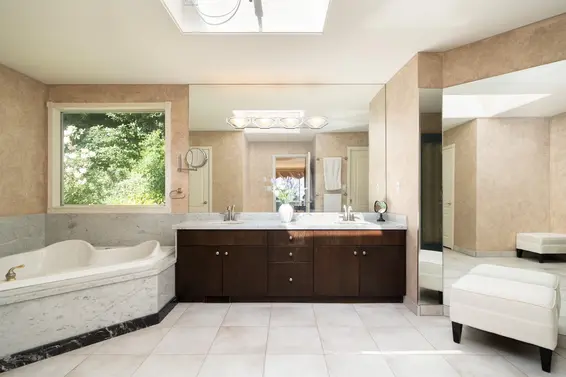 3897 Bayridge Avenue, West Vancouver For Sale - image 24