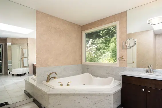 3897 Bayridge Avenue, West Vancouver For Sale - image 25