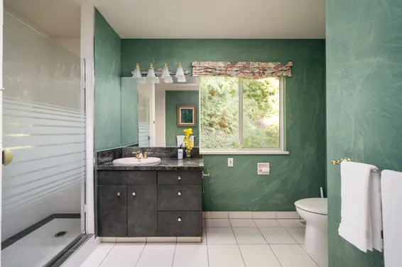 3897 Bayridge Avenue, West Vancouver For Sale - image 30