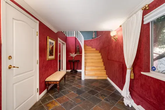 3897 Bayridge Avenue, West Vancouver For Sale - image 4