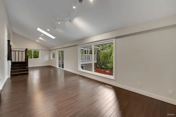 271 Montroyal Boulevard, North Vancouver For Sale - image 12