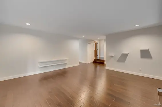 271 Montroyal Boulevard, North Vancouver For Sale - image 13
