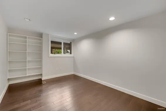 271 Montroyal Boulevard, North Vancouver For Sale - image 17