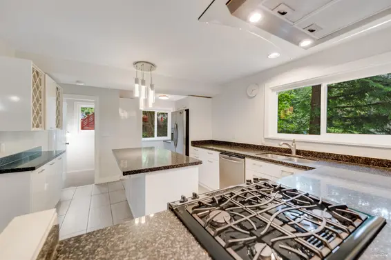 271 Montroyal Boulevard, North Vancouver For Sale - image 18