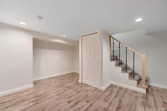 271 Montroyal Boulevard, North Vancouver For Sale - image 19