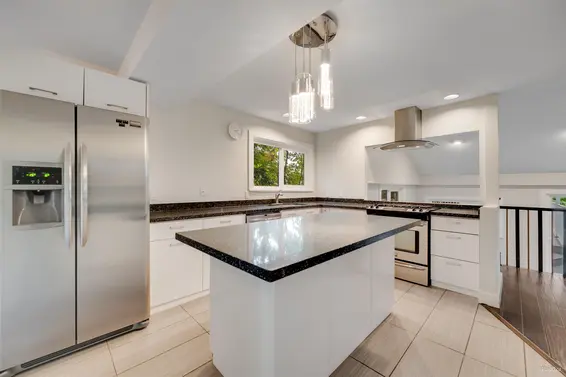 271 Montroyal Boulevard, North Vancouver For Sale - image 2