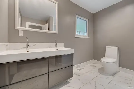 271 Montroyal Boulevard, North Vancouver For Sale - image 26