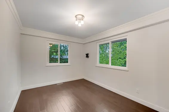 271 Montroyal Boulevard, North Vancouver For Sale - image 31
