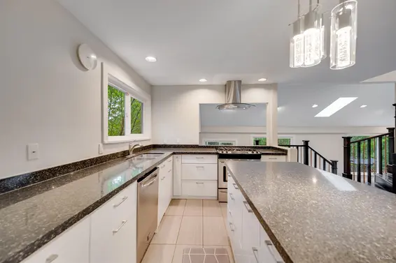 271 Montroyal Boulevard, North Vancouver For Sale - image 4