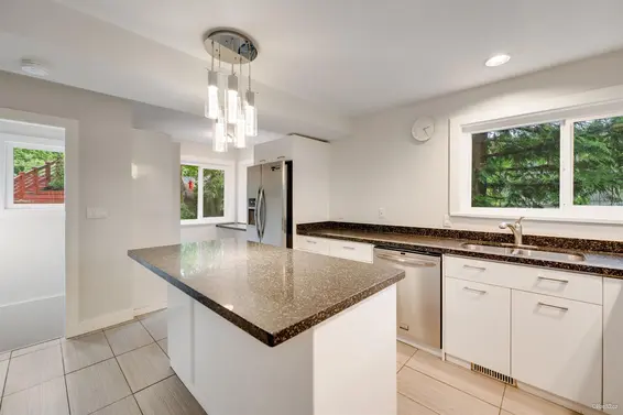 271 Montroyal Boulevard, North Vancouver For Sale - image 5