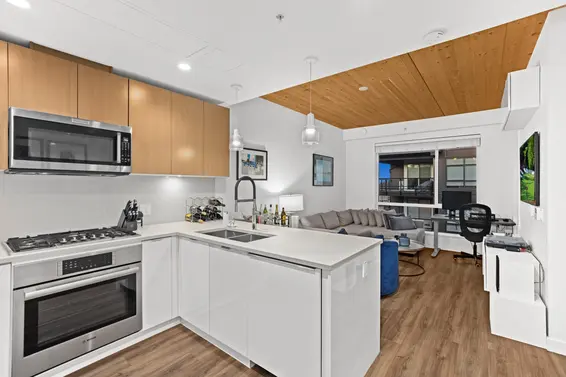 620 108 East 8th Street, North Vancouver For Sale - image 3