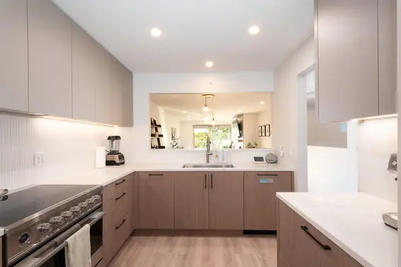 403 1050 Bowron Court, North Vancouver For Sale - image 4